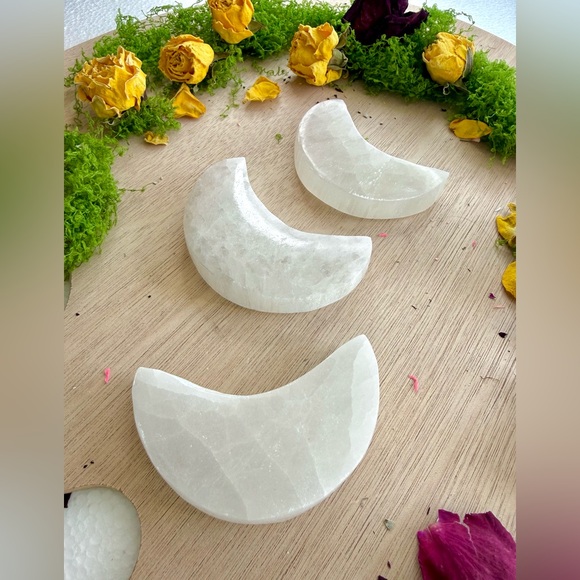 Selenite Crescent moon (one) - Picture 3 of 4